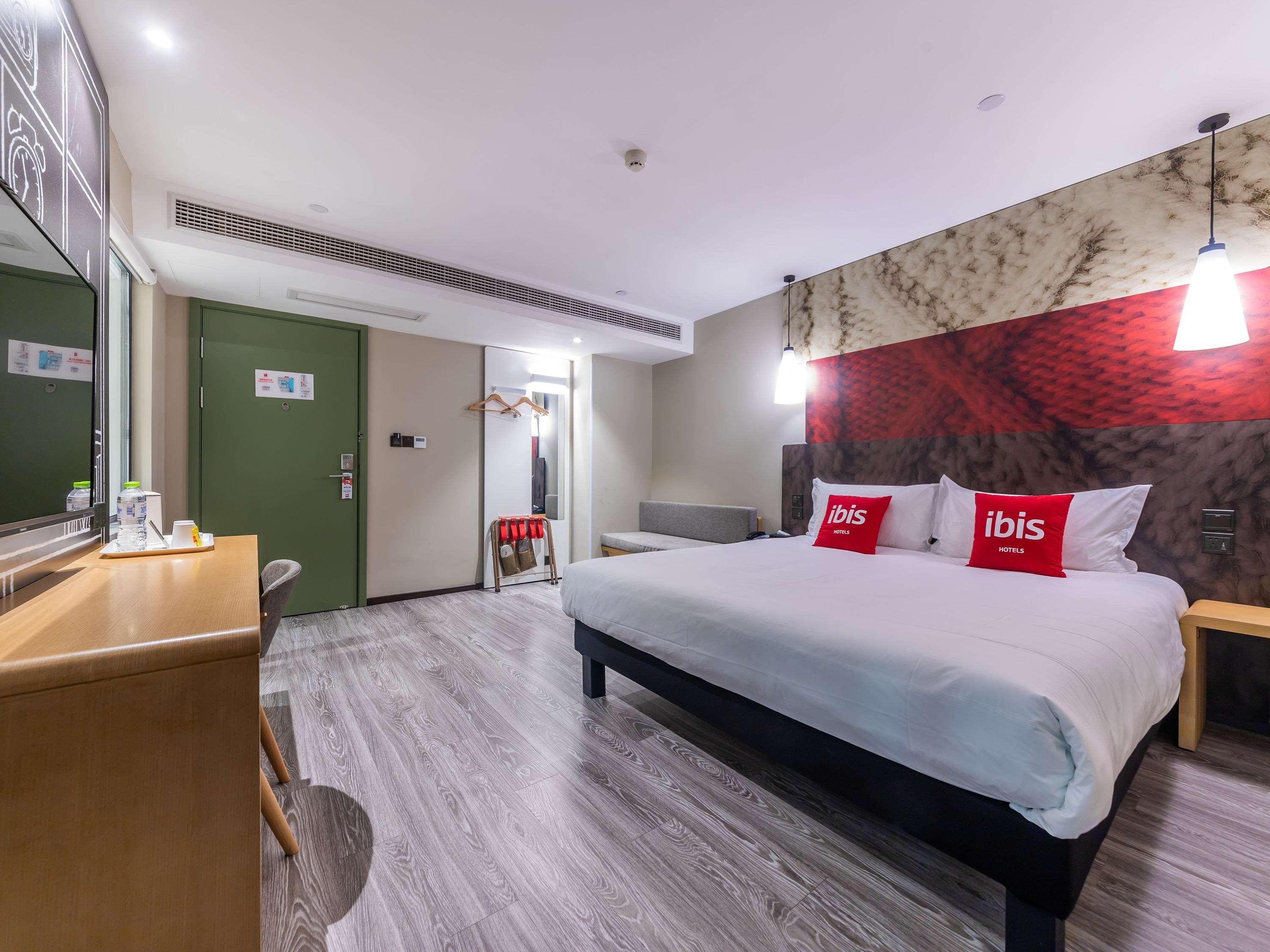 Ibis Chongqing Jiefangbei Pedestrian Street Hotel Екстериор снимка