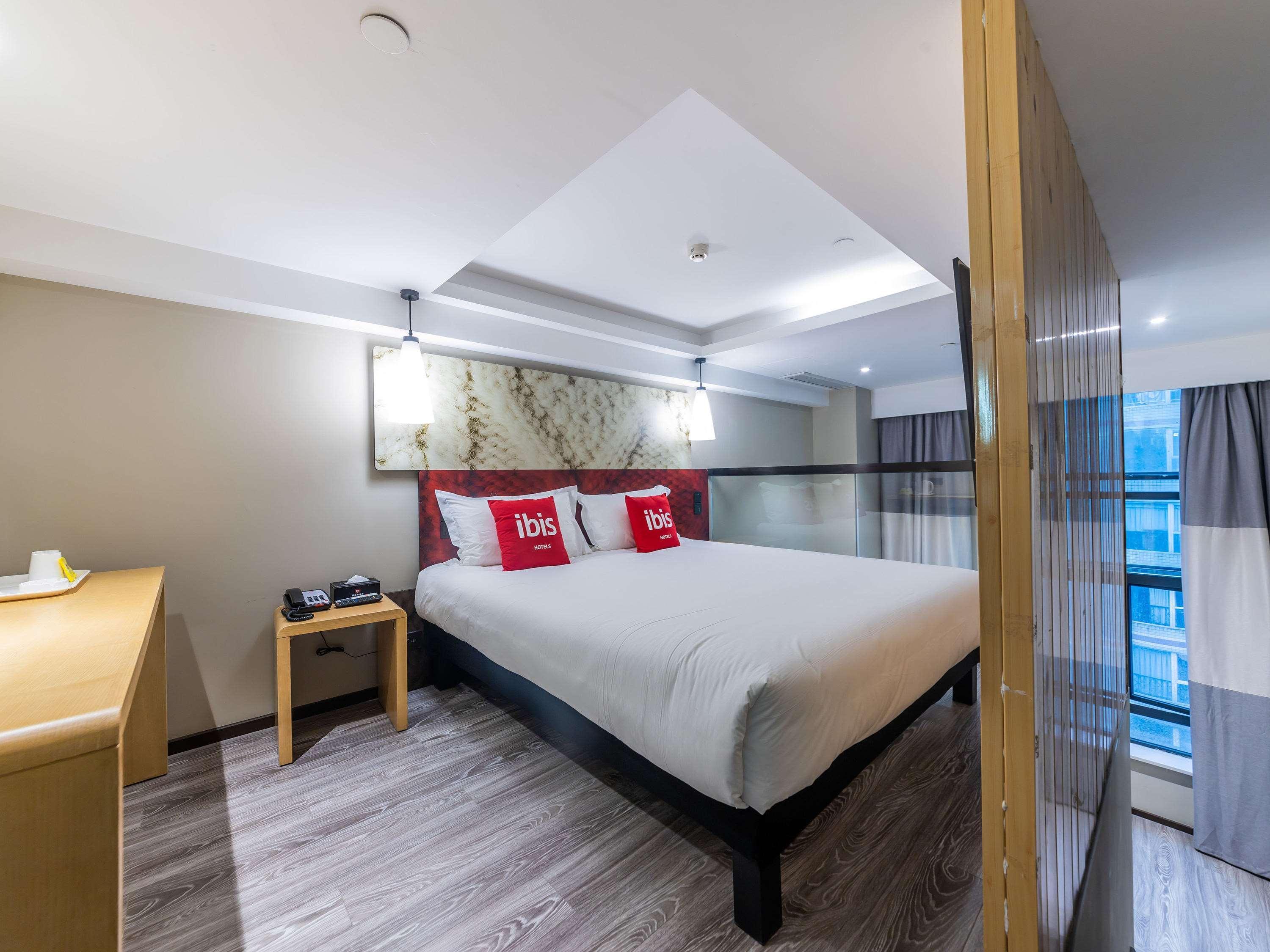 Ibis Chongqing Jiefangbei Pedestrian Street Hotel Екстериор снимка