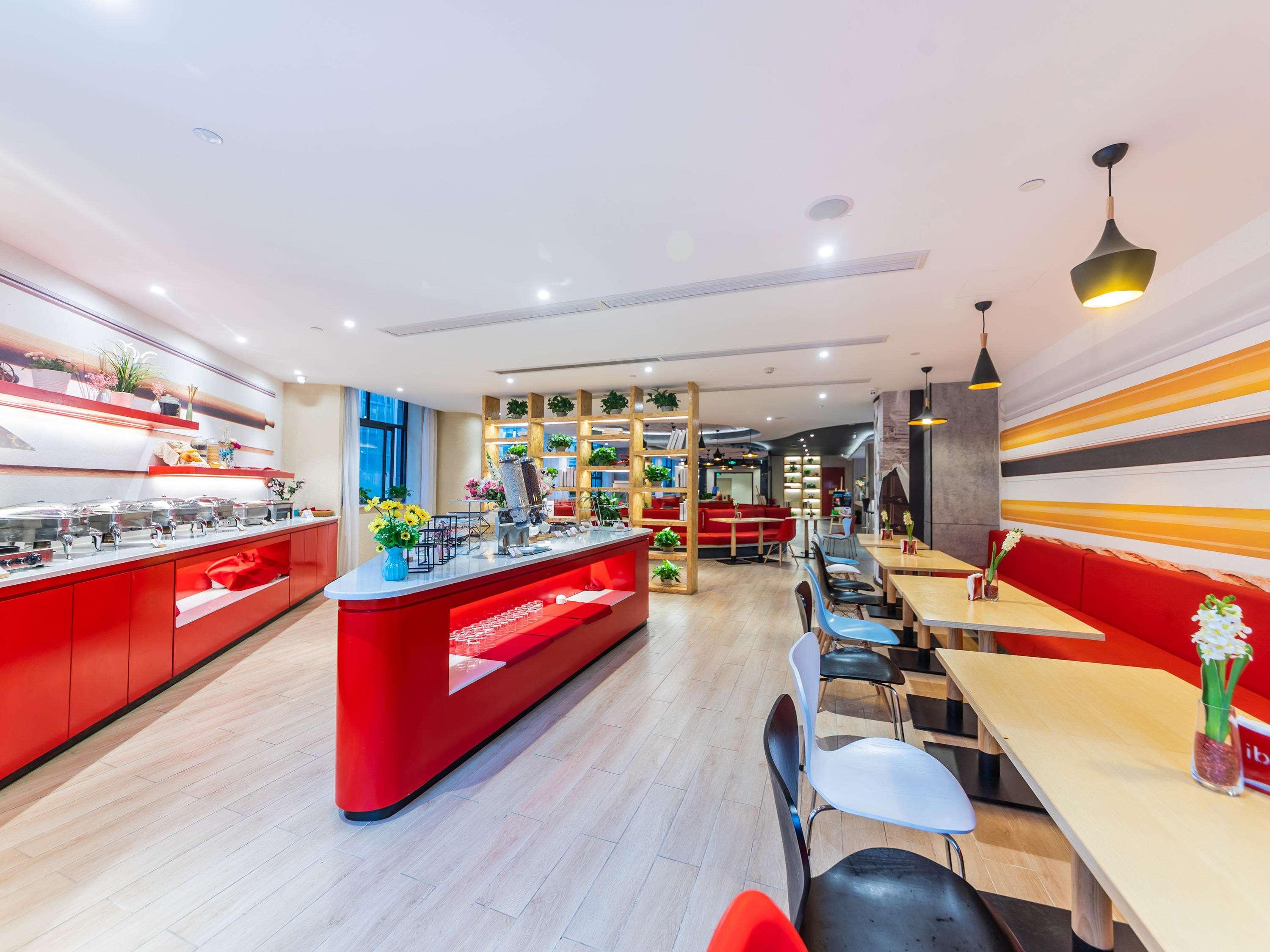 Ibis Chongqing Jiefangbei Pedestrian Street Hotel Екстериор снимка