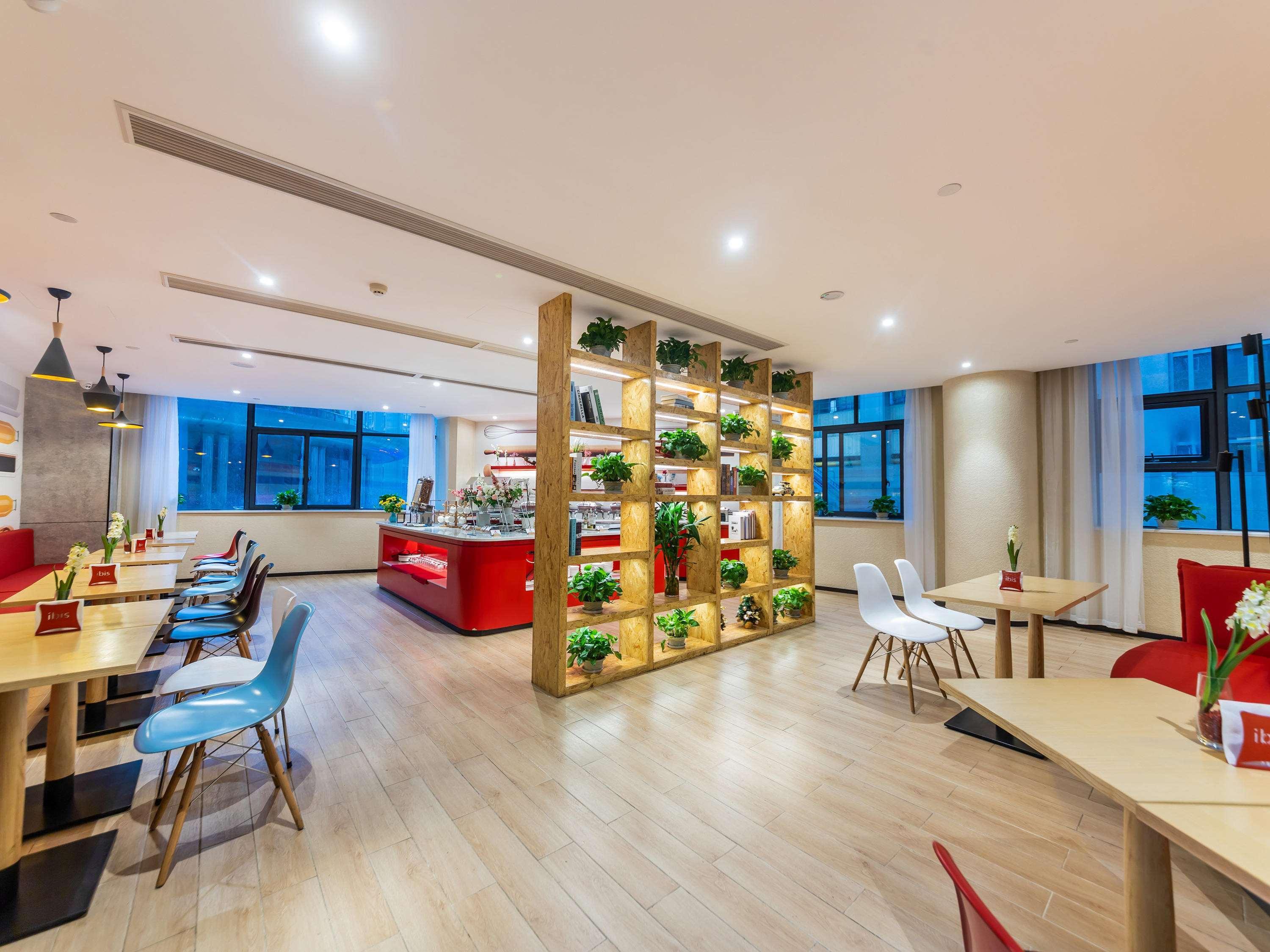 Ibis Chongqing Jiefangbei Pedestrian Street Hotel Екстериор снимка