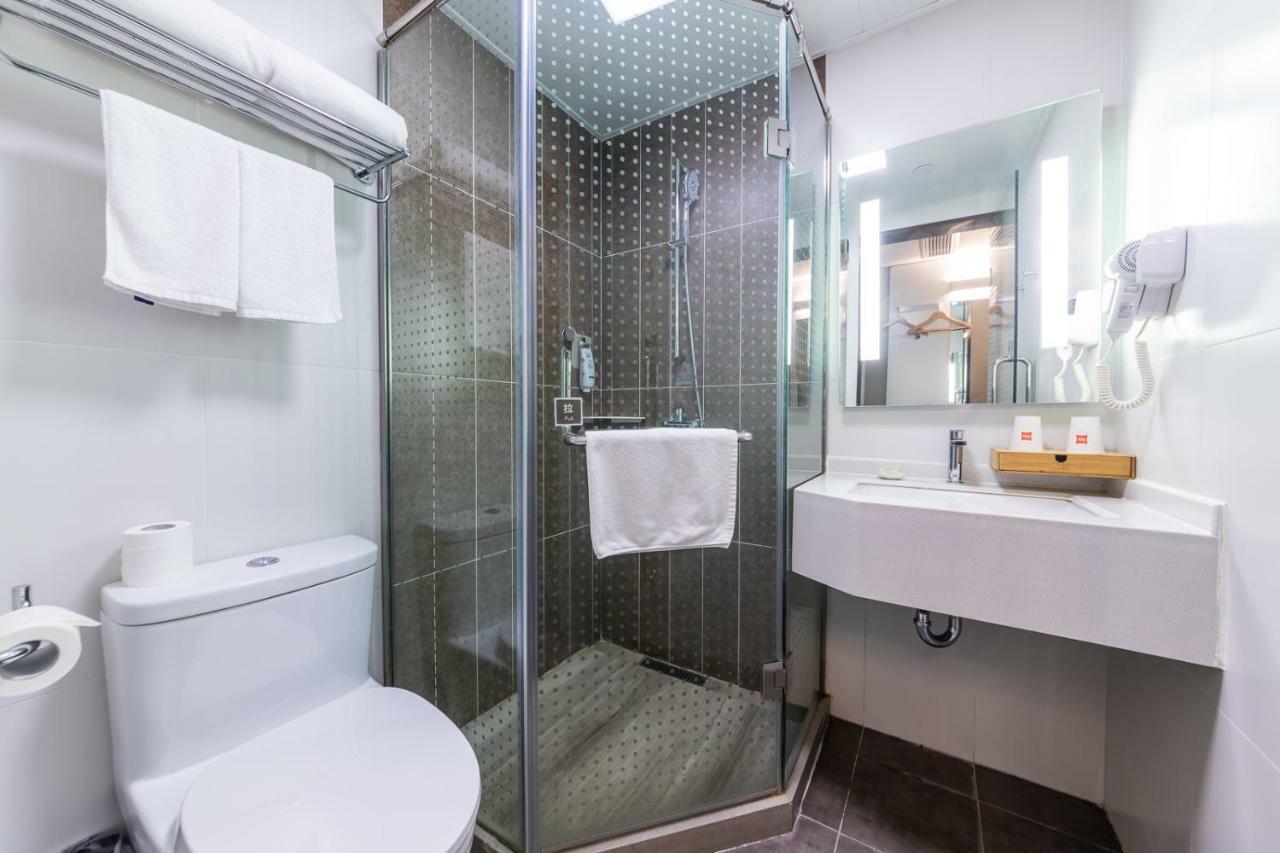 Ibis Chongqing Jiefangbei Pedestrian Street Hotel Екстериор снимка