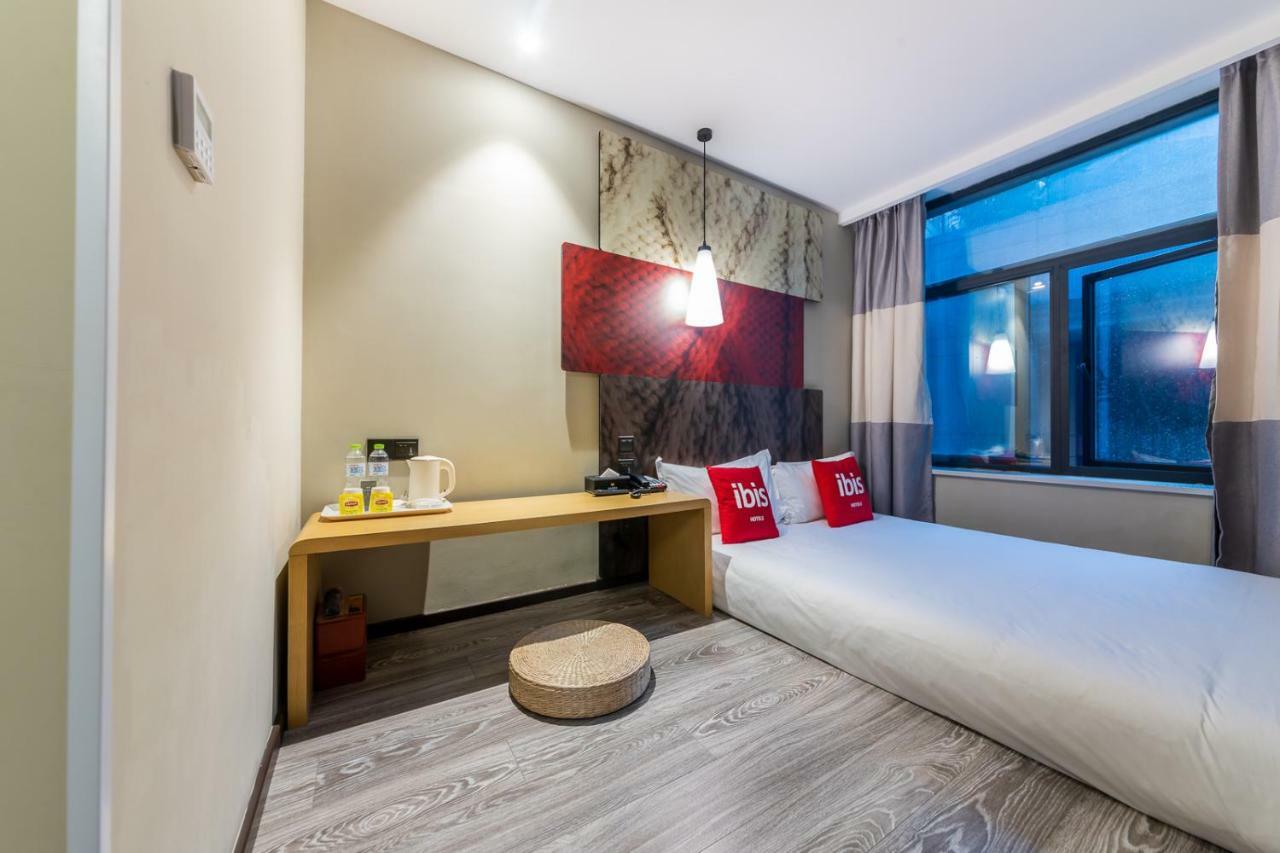 Ibis Chongqing Jiefangbei Pedestrian Street Hotel Екстериор снимка